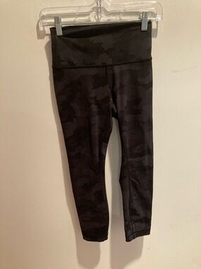LULULEMON high Waist Camo Leggings - Black.   XS